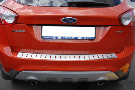 Накладка на задний бампер профилированная с загибом Ford Kuga (2008-2013) 25-3606