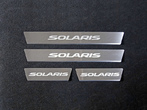 Накладки на пороги (лист шлифованный с надписью Solaris) Hyundai Solaris (2014-2017)