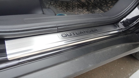 Накладки на пороги Mitsubishi Outlander (2012-2023) 08-0625