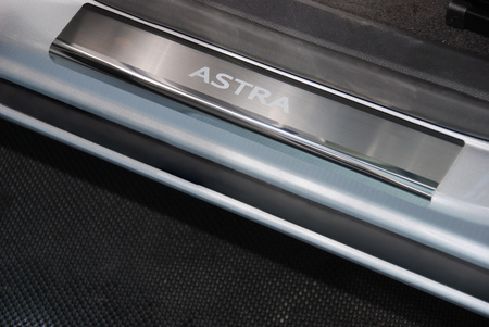 Накладки на пороги 5D Opel Astra J (2010-2019) 08-0943