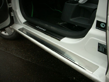 Накладки на пороги Skoda Octavia (2004-2013) 08-0557