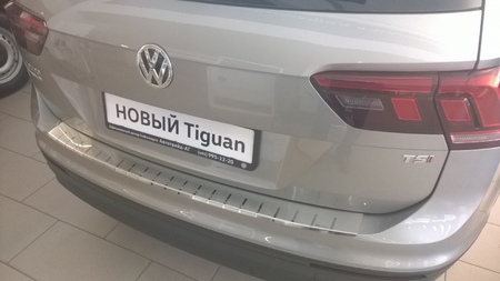 Накладка на задний бампер профилированная с загибом Volkswagen Tiguan (2017-2020) 25-5544