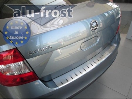 Накладка на задний бампер профилированная с загибом Skoda Rapid (2014-2020) 25-3998