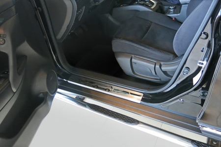 Накладки на пороги Nissan X-Trail (2015-2023) NPNIXTR021