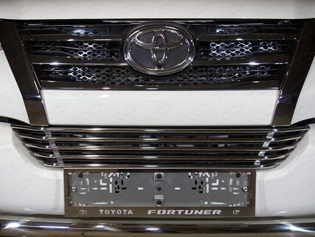 Решетка радиатора нижняя 12мм Toyota Fortuner (2017-2021) TOYFORT17-15