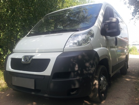 Защита радиатора черная нижняя Peugeot Boxer (2006-2021) PEUBOX06.mid.black