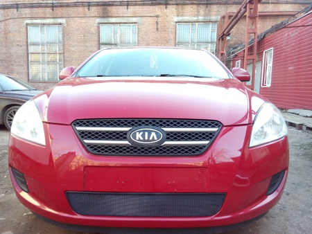 Защита радиатора черная Kia Ceed (2006-2010) KCI.black