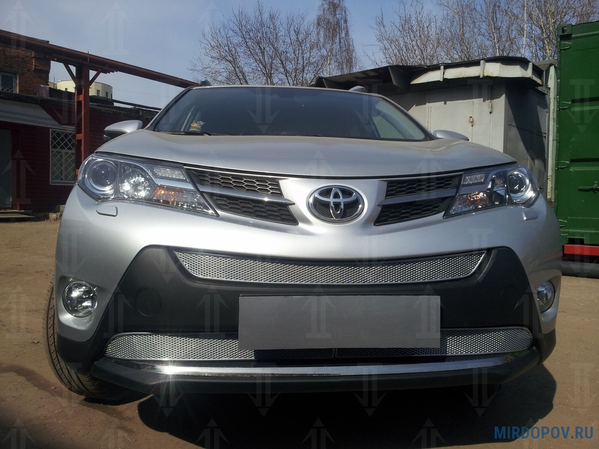 Защитная решетка радиатора Toyota RAV4 (Тойота Рав 4) верх и низ черная.